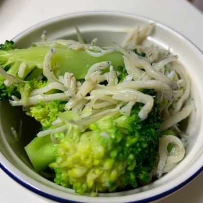 しらすで作ってみました。
いつもは茹でてマヨネーズで食べることの多いブロッコリーを、立派な一品にすることができました！
美味しかったです❤︎